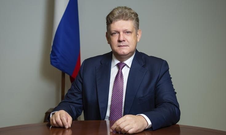Полпред Президента РФ в Сибири Анатолий Серышев поздравил кузбассовцев с Днем России! «Наши предки защитили страну от внешних угроз, отстояли право на самостоятельную жизнь и суверенное развитие. Сегодня их внуки и правнуки героически сражаются за свободное будущее России. Убеждён, что все мы должны трудиться также напряженно и сообща, чтобы построить сильную, благоустроенную и комфортную страну, справедливое социальное государство, где каждый сможет проявить себя и реализовать свои таланты», – отметил полпред. С праздником, Кузбасс!