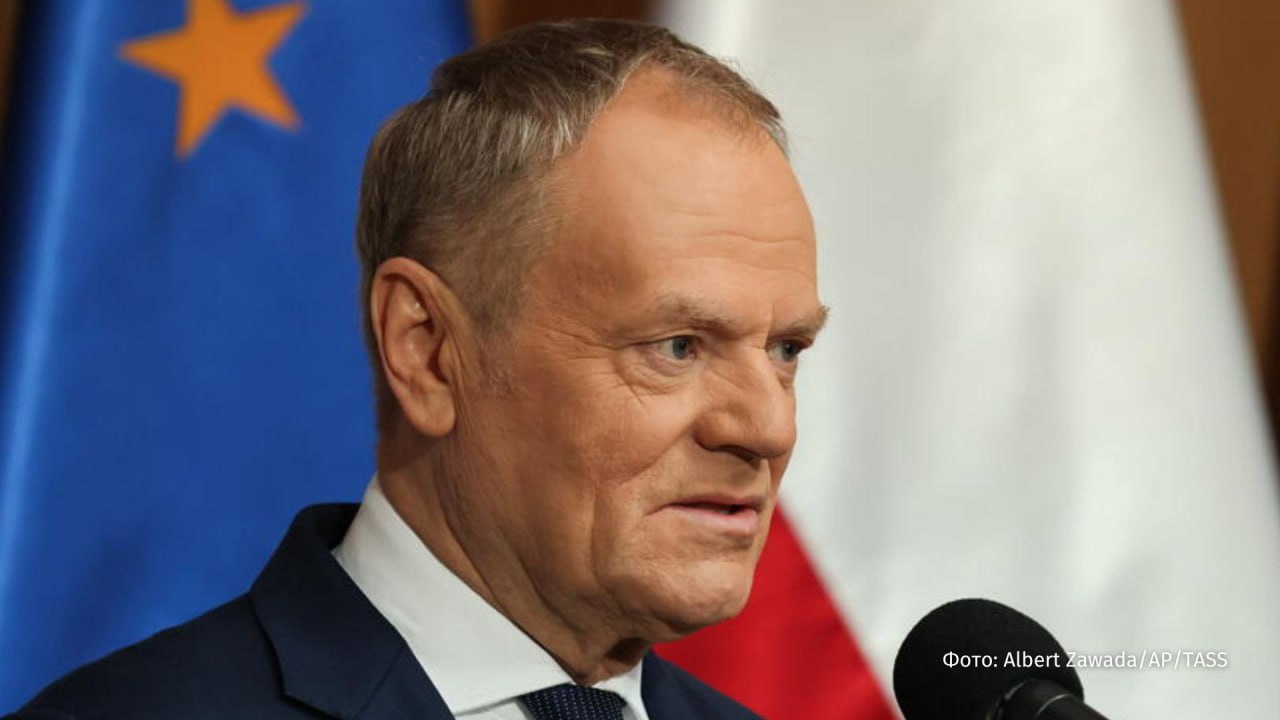 Польша отказалась вступать в Совет мира Дональда Трампа заявил премьер страны Дональд Туск Учитывая определённые национальные сомнения относительно формы Совета при этих обстоятельствах Польша не присоединится к работе Совета мира но мы проанализируем это сказал он на заседании правительства Туск подчеркнул что Польша будет продолжать анализировать ситуацию и оставаться гибкой в своих решениях При этом он отметил что отношения с США остаются приоритетными и при изменении обстоятельств страна может пересмотреть свое решение Совет мира создается в рамках мирного плана США в Газе По задумке Вашингтона он будет управлять восстановлением сектора мобилизует международные средства и проследит за работой нового правительства Газы Каждый из членов совета будет отвечать за определенное направление К отказу от инициативы американского лидера склоняются многие страны Европы среди них Франция Великобритания Германия Канада Швеция Нидерланды Норвегия и Словения IZ RU в Telegram в MAX