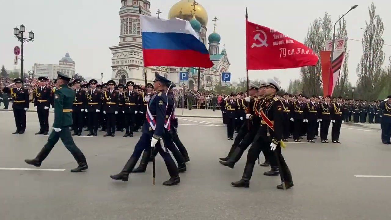 Над Омской крепостью впервые поднимут копию Знамени Победы. В День Победы в Омской крепости впервые поднимут копию Знамени Победы. В честь 80-летия Победы флаг России сменят на Знамя Победы всего на один день. Инициативу поддержала Администрация города и Правительство региона. В будущем это станет новой традицией: каждое 9 мая Знамя Победы будет подниматься над Омской крепостью. Подписаться Написать в редакцию