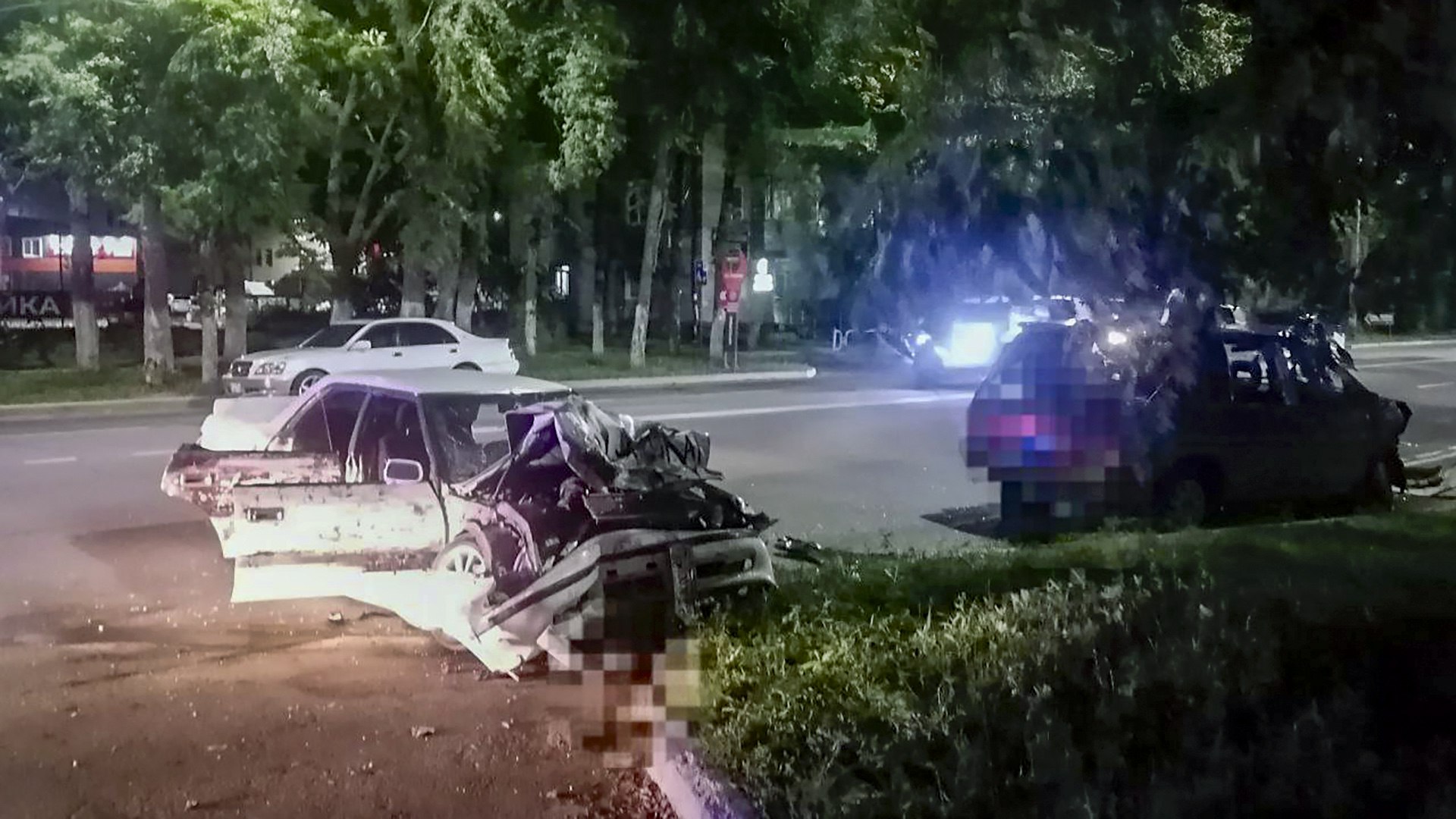 Взрослый и ребёнок пострадали в столкновении на Кирова  Вчера вечером, в 22:35, в районе Кирова 31 столкнулись Ниссан Прерия и Тойота Чайзер. По информации ГАИ, 37-летний водитель Ниссана, двигаясь по Кирова со стороны Краснофлотской в сторону Комсомольской, начал поворачивать налево в дворовую территорию, не уступив дорогу встречному Чайзеру под управлением 21-летнего водителя.  В результате ДТП травмы получили взрослый пассажир Чайзера и полуторагодовалый мальчик, находившийся в Ниссане — уточняется, что ребёнок был не в детском кресле, а на руках у мамы.