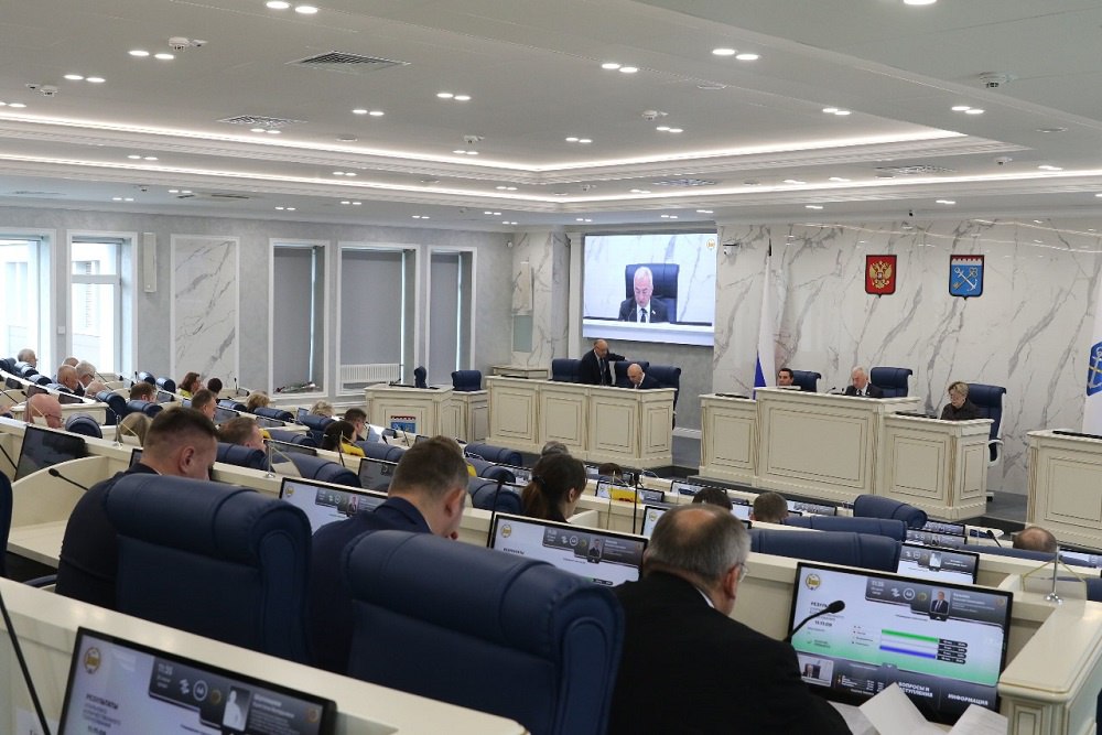 Депутаты Ленобласти просят уточнить требования к догазификации Депутаты Законодательного собрания Ленинградской области разработали проект изменений в Правила подключения технологического присоединения газоиспользующего оборудования и объектов капитального строительства к сетям газораспределения, которые позволят устранить одно из препятствий при догазификации населенных пунктов. Соответствующее обращение к председателю правительства РФ Михаилу Мишустину принято на заседании регионального парламента.