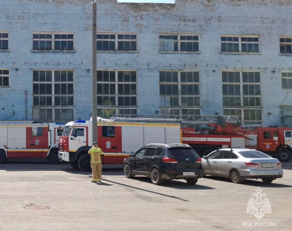 В Самаре горел цех подшипникового завода Огонь вспыхнул на Калинина, 1 и охватил 50 "квадратов". Пожар уже локализовали. Никто не пострадал, эвакуации не было. : МЧС Самарской области