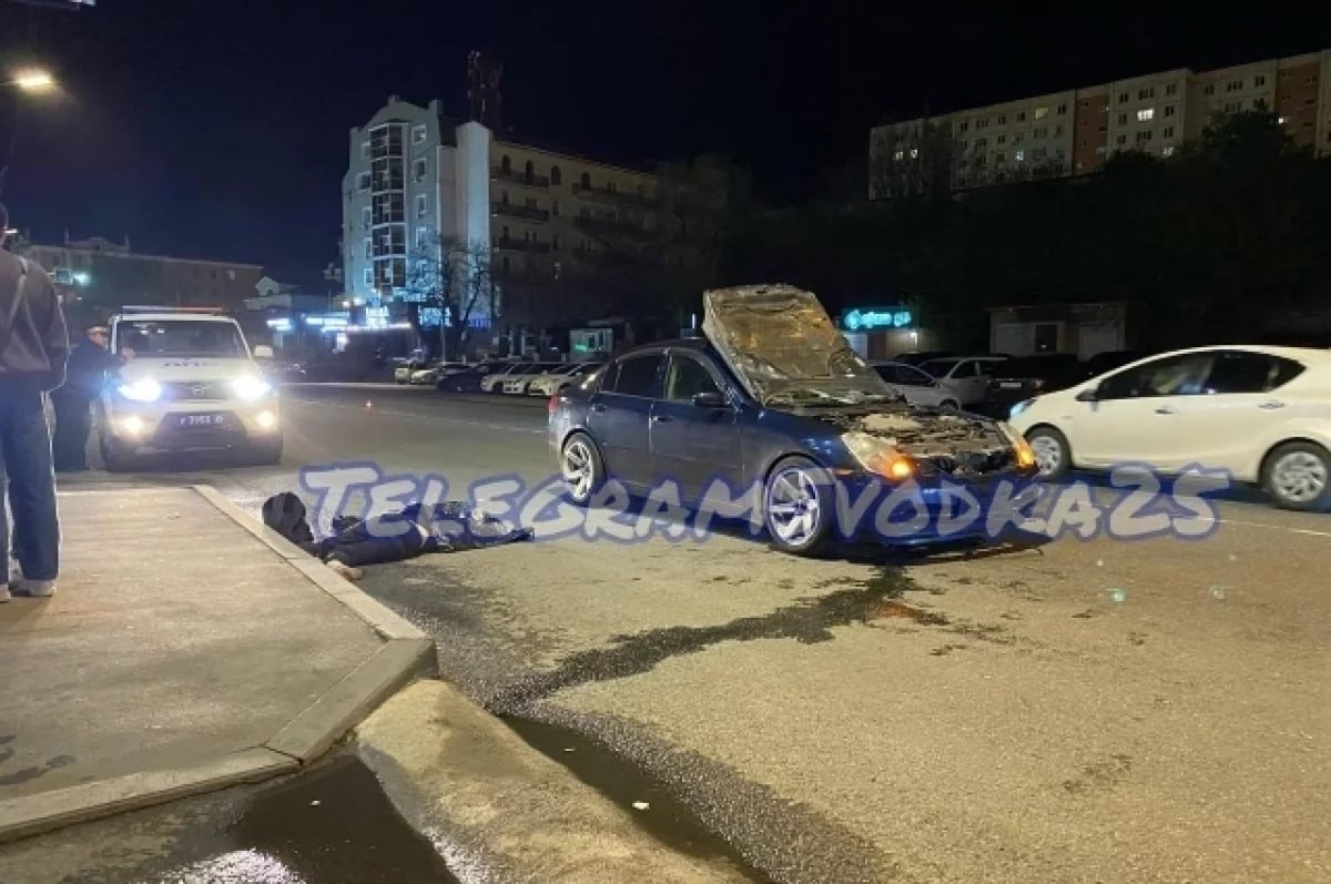 Во Владивостоке ночью 19 мая 19-летний водитель Nissan Skyline сбил мужчину на пешеходном переходе на улице Нижнепортовая, 6г . Сила удара была настолько сильной, что пешеход оказался на крыше машины, а его тело протащило около 100 метров и обнаружили вдалеке от места столкновения. Мужчина скончался до приезда скорой помощи . Сейчас правоохранители проводят проверку всех обстоятельств произошедшего и устанавливают детали аварии. Информация предоставлена источником АВТОГАРАНТ. #Владивосток #ДТП #Пешеход #Авария #NissanSkyline #Новости Подробнее