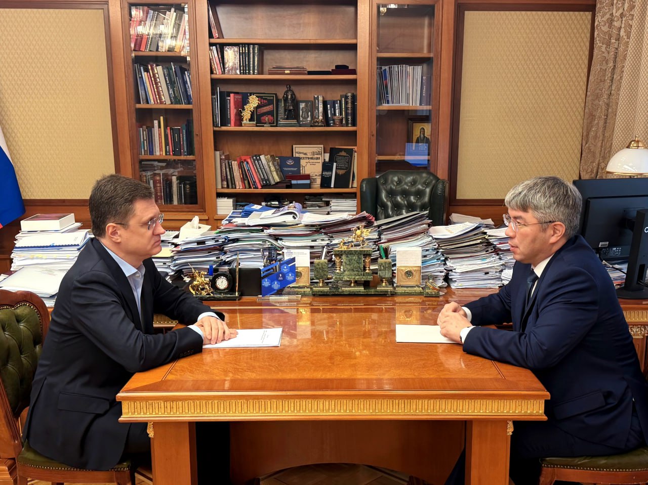 Александр Новак провел рабочую встречу с главой Республики Бурятия Алексеем Цыденовым На встрече обсуждались перспективы газификации региона и социально экономическое развитие субъекта в том числе ход реализации национальных проектов на территории республики Подписаться на Правительство России в MAX