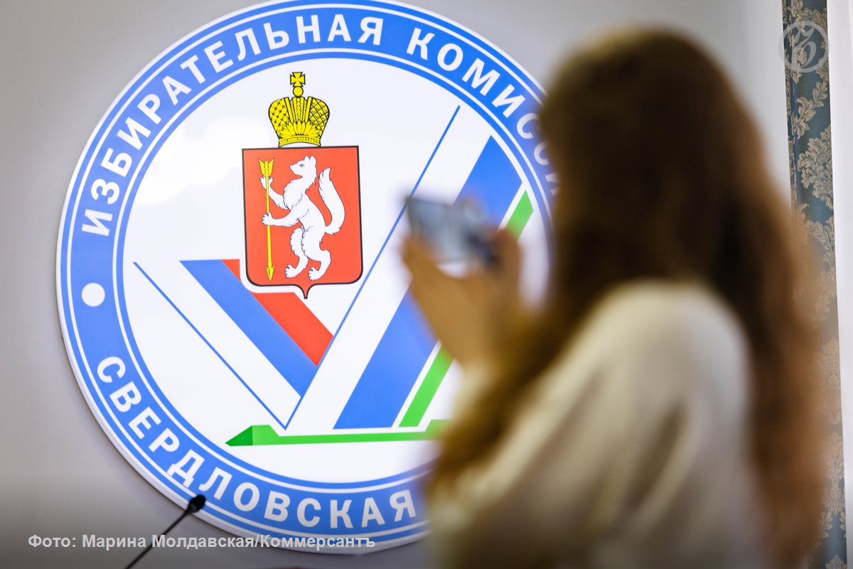 Пять претендентов на должность губернатора Свердловской области увеличили траты на избирательную кампанию с 22 7 млн руб в июле до 54 8 млн руб в августе посчитали в региональном избиркоме Значительную часть средств кандидаты направили на производство печатных и иных агитационных материалов Больше всех на них потратил врио губернатора Денис Паслер Единая Россия 22 8 млн руб его оппоненты вложили в пропаганду и публичные предвыборные мероприятия 16 8 млн руб По мнению эксперта оппозиционные кандидаты увеличивают расходы с расчетом занять второе место по итогам голосования и укрепить позиции в глазах своего партийного руководства На какие агитплакаты и газеты были потрачены средства в материале Ъ Урал kommersantural
