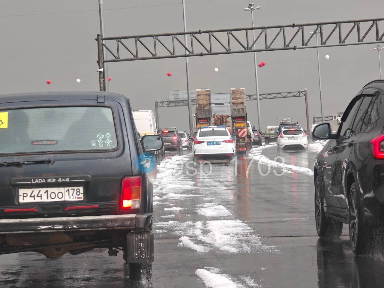 В Питере выпал августовский снег СНЕГ в АВГУСТЕ на дорогах образовались настоящие сугробы Держимся Подписаться на 1703 лучший новостник Питера но это не точно