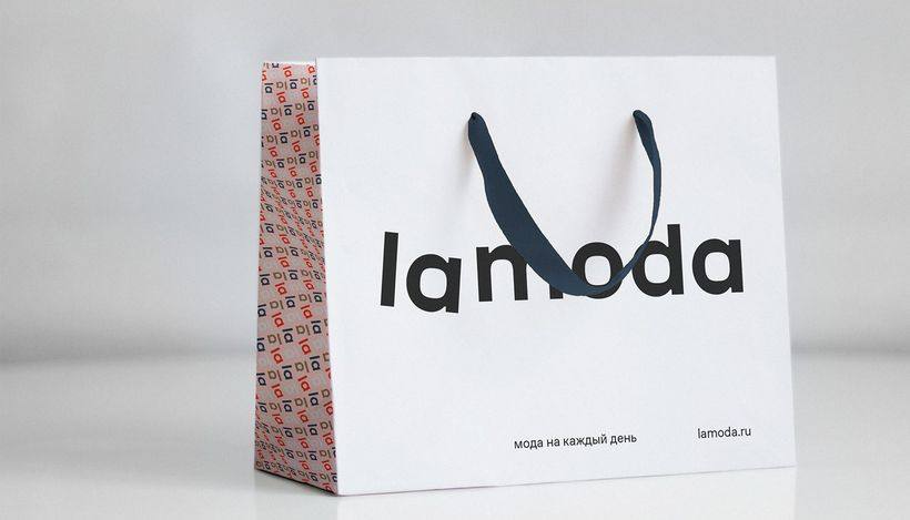 Тренды школьного сезона 2025 на Lamoda Lamoda и ГК Деловые Линии проанализировали тренды наступившего сезона Результаты исследования Продажи школьной одежды и аксессуаров выросли на 122 по сравнению с 2024 г Количество заказов увеличилось на 134 Что пользуется спросом Рюкзаки Чаще всего выбирают чёрный цвет На втором месте синий цвет а на третьем розовый Для девочек Рубашки брюки платья и сарафаны Для мальчиков Брюки рубашки и практичные футболки поло Также must have школьного гардероба это джинсы а также вырос интерес к галстукам География спроса Больше всего товаров на склады маркетплейсов отправляли из Москвы Новосибирска Санкт Петербурга Екатеринбурга и Красноярска А самые активные покупатели в Московской области Татарстане Тульской области а также в Екатеринбурге Самаре и Краснодаре Подготовлено командой Маяка платформы для развития бизнеса на МП