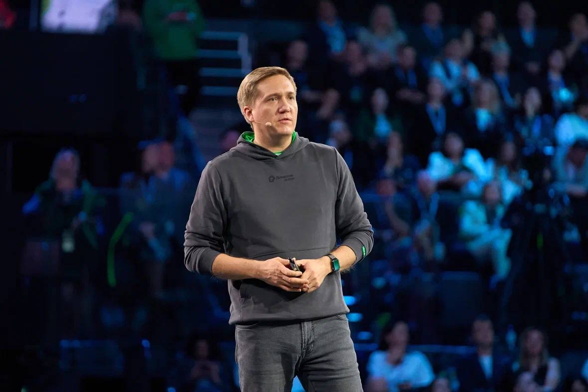 Сервис Вопрос риелтору от Домклик помог более 10 тыс пользователей решить вопросы с недвижимостью Платформа объединяет покупателей и продавцов с проверенными экспертами рынка гарантирует быстрые консультации и безопасные сделки Алексей Лейпи директор департамента Домклик Сбербанка Мы создали единое пространство для всех участников рынка недвижимости и постоянно укрепляем это взаимодействие Уже сегодня на Домклик около 80 сделок проходит с участием наших партнеров Для экспертов рынка сервис Вопрос риелтору это публичное доказательство их компетенции которое видят тысячи настоящих и будущих клиентов