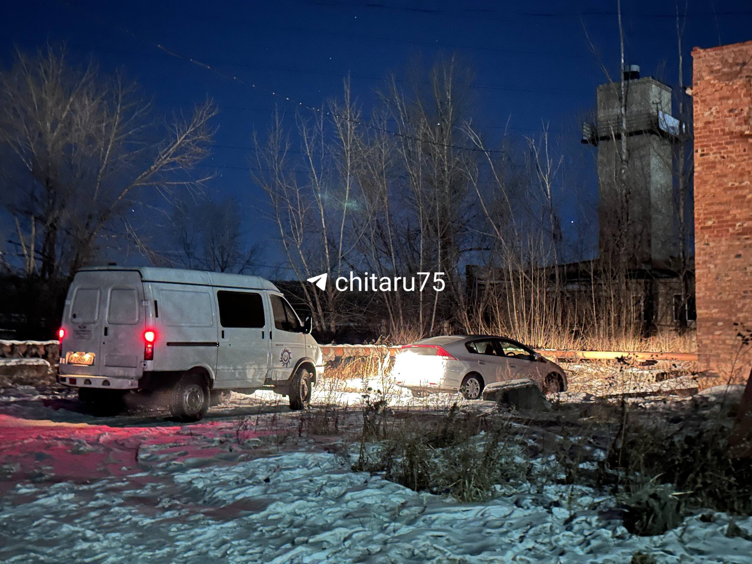 Свет начали включать после аварии на ТЭЦ 1 В комментариях тг канала chitaru75 пишут что электричество дали в домах в Царском Северном Кадале и на Красной Звезды Зампред краевого правительства Алексей Гончаров в своем тг канале написал что по состоянию на 1 20 ночи идут аварийные работы в часть домов поэтапно возвращают свет Тем временем к ТЭЦ подъехала еще одна бригада специалистов ТГК 14 Чита Ру в MAX