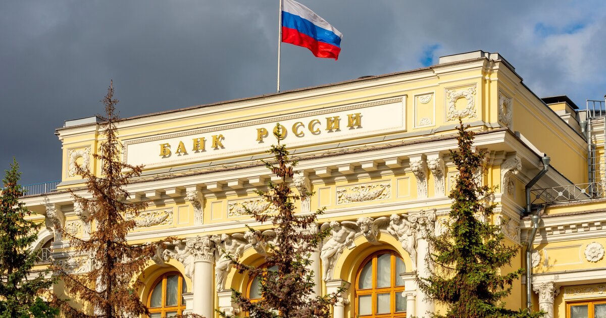 Банк России обнаружил новые схемы мошенничества с цифровым рублем и виртуальными картами.  Злоумышленники маскируют свои махинации под инвестиционные программы с цифровыми рублями. Однако таких программ не существует, а цифровой рубль пока тестируется в ограниченном режиме.     Russia News - Подпишись