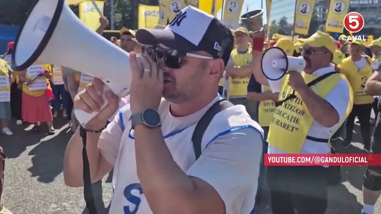 Протест учителей в Румынии: более 10 тысяч вышли на улицы против реформ в образовании