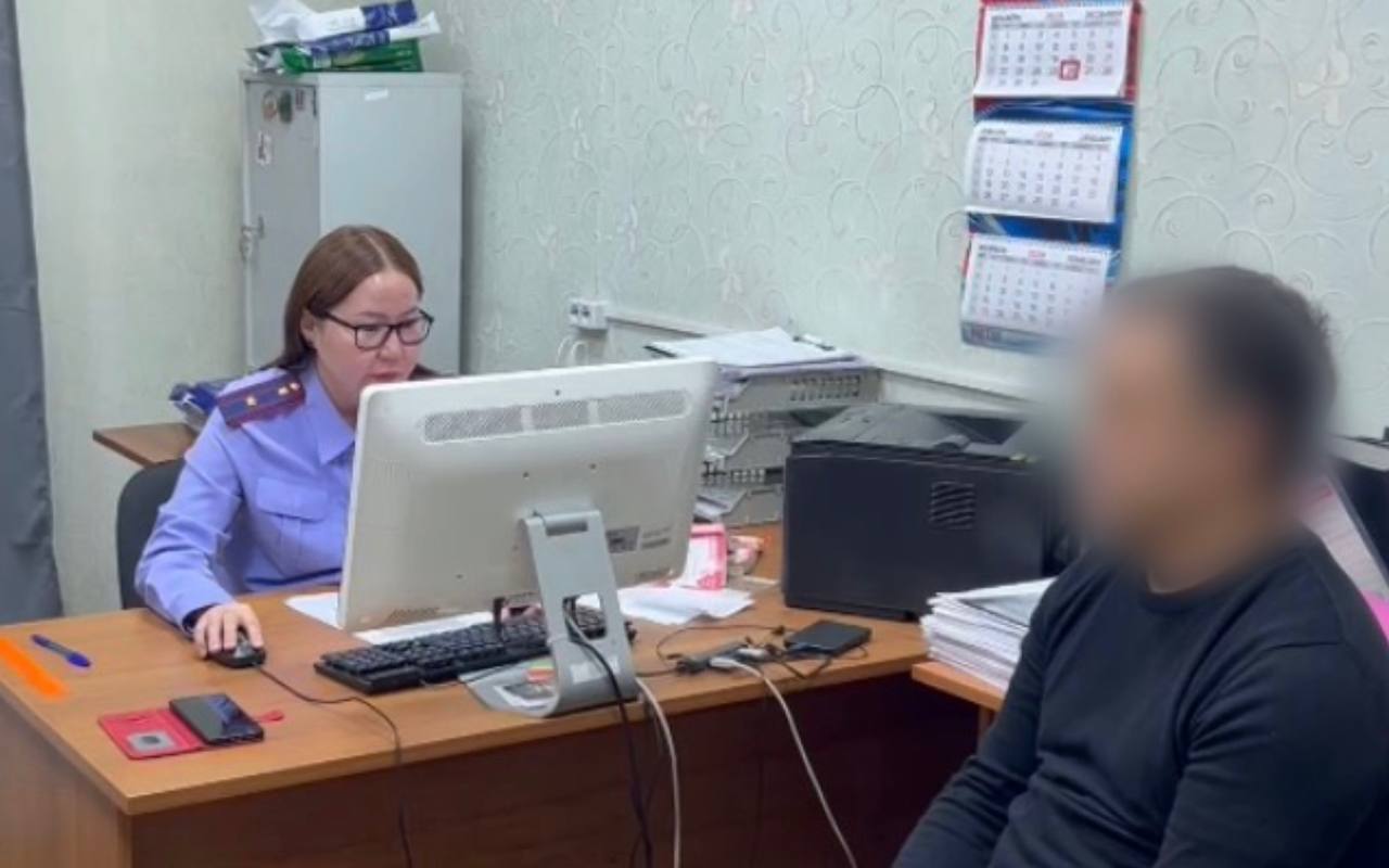 В федеральный розыск объявлен председатель сельхозкомитета Усть Кутского района Иркутской области Михаил Тышкивский сообщили Ъ Сибирь в СУ СКР региона Ранее в отношении чиновника было возбуждено уголовное дело о халатности ст 293 УК РФ по факту нападения бездомных собак на ребенка Как уточнили в ведомстве следователь ходатайствовал об избрании Михаилу Тышкивскому меры пресечения в виде заключения под стражу однако суд назначил ему меру пресечения в виде подписки о невыезде Инцидент с нападением на 10 летнего мальчика произошел днем 5 января в городе Усть Кут на ул МК 83 Ребенка от стаи собак спасла женщина которая выбежала на улицу Пострадавшего с множественными укушенными ранами госпитализировали в больницу 7 января стало известно о задержании Михаила Тышкивского СУ СКР по Иркутской области  Подписывайтесь на Ъ Сибирь