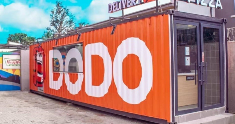 Додо пицца планирует открыть до 200 пиццерий в Мексике Первые рестораны готовятся к запуску в городе Гвадалахара пишет Shopper s Компания подыскивает бизнес девелопера который поможет партнеру франчайзи запустить пиццерии в новой стране В компании подтвердили что готовятся к выходу в Мексику поскольку видят там высокий потенциал для устойчивого роста Долгосрочные планы предусматривают развитие сети до 200 ресторанов по всей стране в течение ближайших 10 лет Точный срок старта работы будет объявлен ближе к открытию первых точек Dodo Brands входит в топ 7 крупнейших фудсервис компаний Европы указывала она сама в июне прошлого года У нее 1599 точек Додо пицца и кофейни Дринкит в 26 странах как собственных так и франчайзинговых Помимо России они открыты в Армении Белоруссии Катаре Болгарии Хорватия Кипр Эстония Грузия Индонезии Вьетнаме Казахстане Узбекистане Кыргызстане Литве Нигерии Польше Румынии Монголии и др Также компания объявляла о планах выйти на рынки Марокко Ирака Венгрии ТГ канал uzbekfoodtech