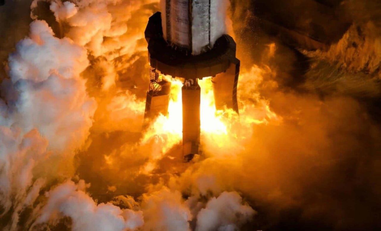 Известна дата нового испытательного полёта Starship Согласно сообщению SpaceX пуск запланирован в ночь с 13 на 14 октября В ходе полёта ускоритель Super Heavy должен продемонстрировать уникальную конфигурацию посадочного двигателя Starship выведет на орбиту восемь симуляторов спутников Starlink и осуществит повторный запуск двигателя Raptor Многоразовый корабль второго поколения будет стартовать в 11 й раз Затем компания Илона Маска перейдет к следующей версии