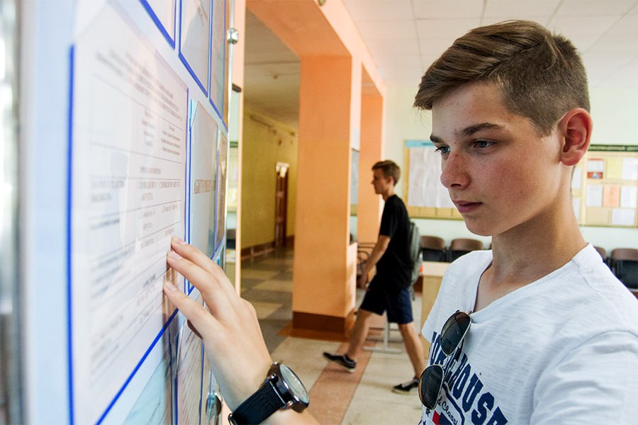 Министерство образования установило сроки приемной кампании в вузы Основной прием документов в госвузы пройдет с 12 по 17 июля Абитуриенты военных специальностей и сельхозпрофиля смогут подавать заявления дольше до 19 июля Прием на заочное в аграрные вузы с 15 ноября по 5 декабря Абитуриенты поступающие только на платное отделение и которым не нужно сдавать внутренние экзамены также могут рассчитывать на расширенные временные рамки Подробнее здесь   Минск Новости MINSKNEWS BY Telegram Viber FB VK Inst TikTok YouTube