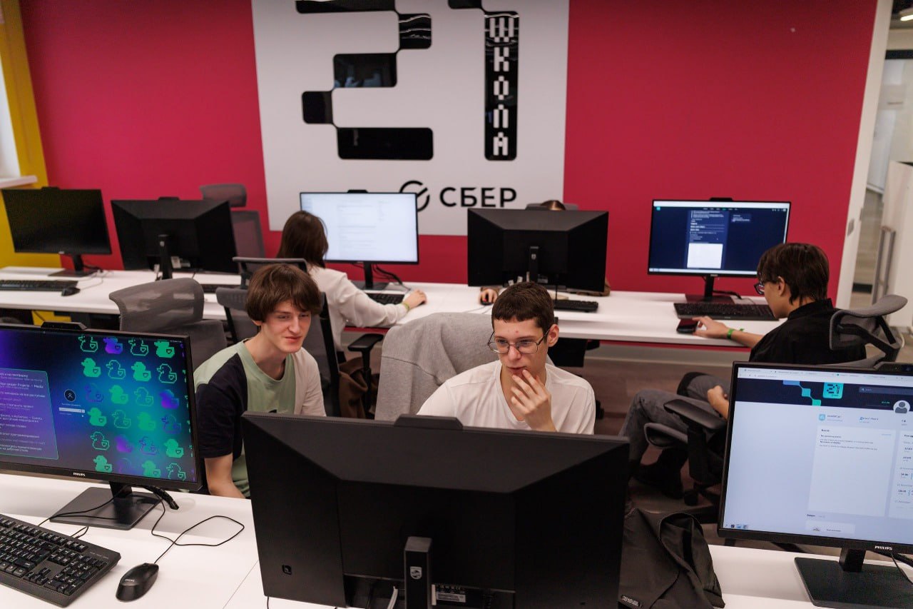 В Школе 21 появились три новые ИТ специальности Участники обучения смогут изучать три новые программы с ноября 2025 года проджект менеджмент UX UI и биоинформатику Сегодня в якутском кампусе Школы 21 стартовал первый двухнедельный бассейн на который подали заявки 140 человек Проект реализуется по поручению Президента РФ Владимира Путина ulusmedia Читайте нас в MAX