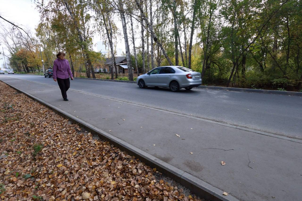 В Челябинске появится улица Героев спецназа В Советском районе новый проезд от улицы Блюхера к жилым комплексам Слава О2 и Вместе получит название улица Героев спецназа Здесь расположен 23 й отряд специального назначения Росгвардии В этом году по поручению мэра Алексея Лошкина администрация района заасфальтировала 500 метров дороги и обустроила широкий тротуар Новый маршрут стал удобной и безопасной связкой для жителей новостроек где раньше полноценный въезд был только с улицы Дмитрия Неаполитанова