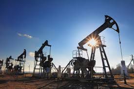 По данным Bloomberg, Казахстан сообщил, что не может сократить добычу нефти в рамках сделки ОПЕК+ и надеется превысить план в 96 млн тонн к концу года. Подтверждение ожидается к сентябрю.