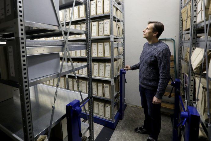 Большая часть рукописи романа Гашека Судьба бравого солдата Швейка во время мировой войны найдена при обработке материалов издателя Карла Сынека в архиве Национального литературного музея в Праге сообщил в четверг директор музея Михал Стеглик Материал включает фрагмент второй части всю третью часть и фрагмент четвертой части Судьбы которую Ярослав Гашек написал или надиктовал в последний период своей жизни Подписаться на РИА Новости Все наши каналы