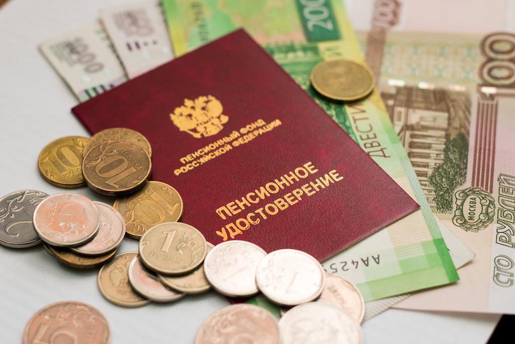 Средняя пенсия в России составила почти 23,5 тысячи рублей Об этом свидетельствуют данные системы Соцфонда РФ, которые есть в распоряжении РИА «Новости». Согласно данным, размер средней пенсии в России составил 23 448 рублей в месяц на 1 апреля 2025 года. Первого января он был ниже и составлял 23 175 рублей. Подпишитесь на «Абзац» Добавьте «Абзац» в ленту «Дзена»