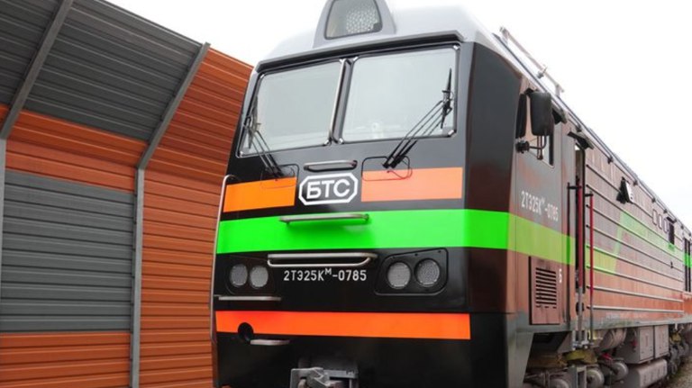 Брянский машиностроительный завод поставил компании БалтТрансСервис десять тепловозов   guberniya tv promyshlennost 322518 Брянский машиностроительный завод завершил поставку десяти магистральных тепловозов 2ТЭ25КМ для ООО БалтТрансСервис по контракту декабря 2024 года Новая техника обновит парк компании и повысит эффективность перевозок ƃℾ подписаться прислать новость