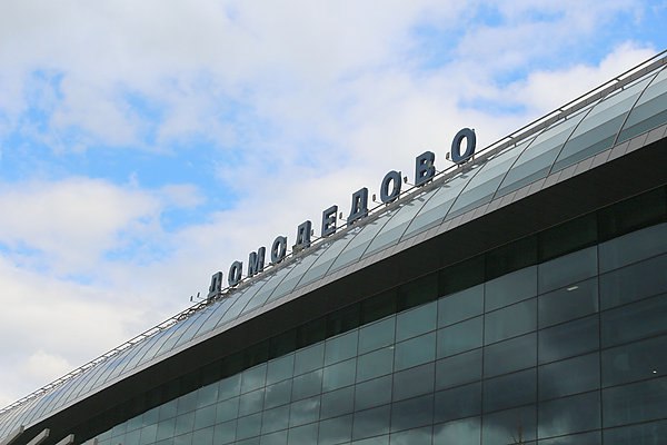 Суд продолжит рассмотрение иска о передаче "Домодедово" государству 17 июня Арбитражный суд Московской области 14 мая отложил рассмотрение иска Генпрокуратуры о взыскании в доход государства ООО "ДМЕ Холдинг", владеющего активами аэропорта "Домодедово", на 17 июня. Дату следующего заседания обозначил после заседания представитель Генпрокуратуры, участвующий в процессе. Об этом сообщает "Интерфакс". "Ответчик хочет сформировать позицию по тем материалам, которые были представлены, и изложить ее письменно", – сказал он. По его словам, речь идет о подготовке позиции по материалам, которые, в частности, были представлены в сегодняшнем заседании. aviaru.net/n283508