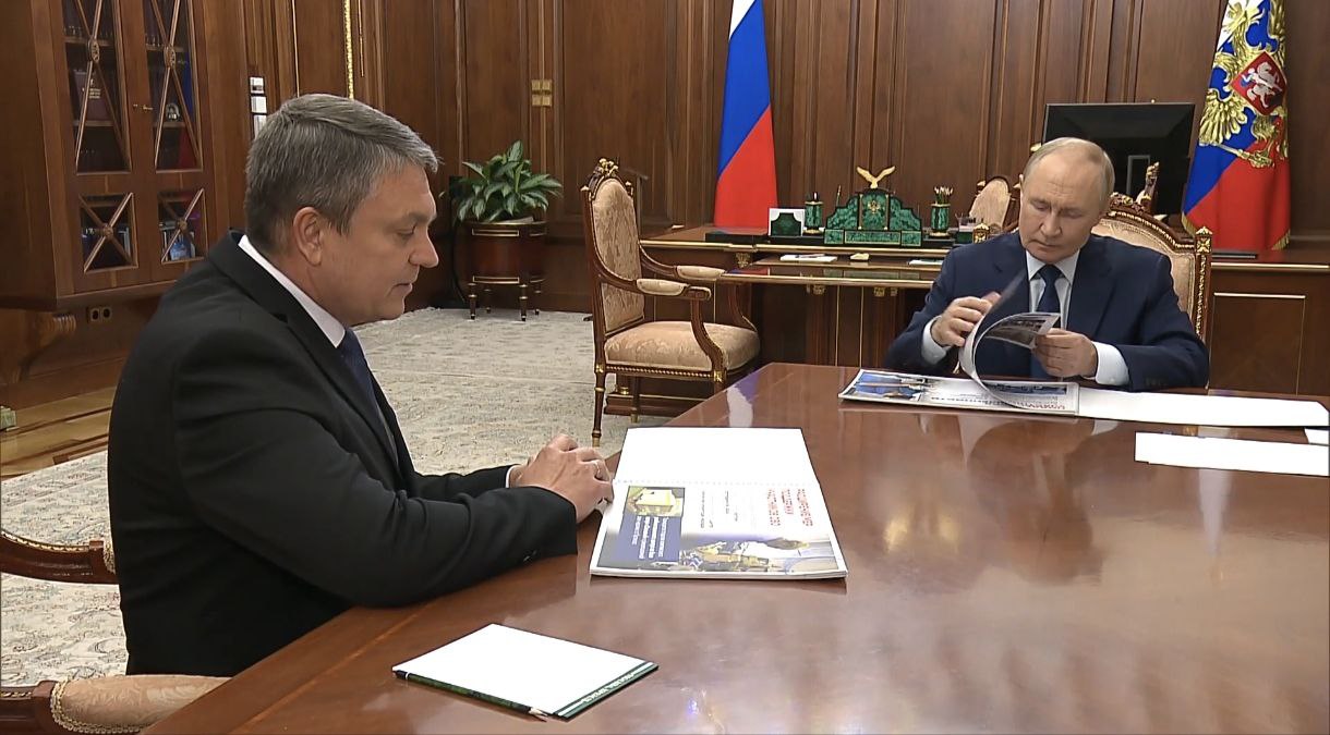 Луганский протезно ортопедический завод станет частью Ростеха Об этом глава ЛНР Леонид Пасечник сообщил на встрече с Президентом России Госкорпорации поможет обновить оборудование а предприятие сможет начать производство бионических протезов необходимых в том числе для людей потерявших конечности в результате боевых действий   Вести Луганск Подписаться Прислать новость
