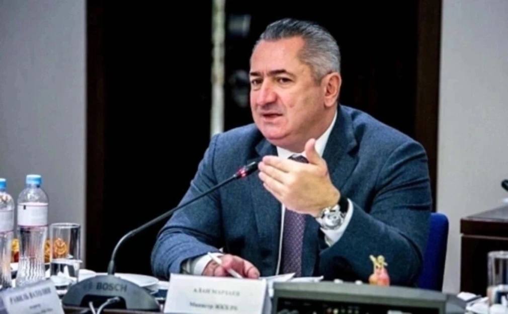 Суд в Уфе начнет рассматривать дело экс вице премьера Марзаева 10 октября В Ленинский райсуд Уфы поступило уголовное дело бывшего вице премьера республики Алана Марзаева обвиняемого в получении взятки в особо крупном размере Судебное заседание назначено на 10 октября По версии следствия Марзаев через посредника получил 37 млн руб из общей суммы взятки в 56 1 млн руб за совершение действий в пользу компании Дортрансстрой А именно за способствование в заключении с УСРДиС контрактов на выполнение работ в сфере дорожного хозяйства своевременную их оплату а также общее покровительство по службе говорится в сообщении По данным пресс службы судов имело место также вымогательство взятки РБК УФА