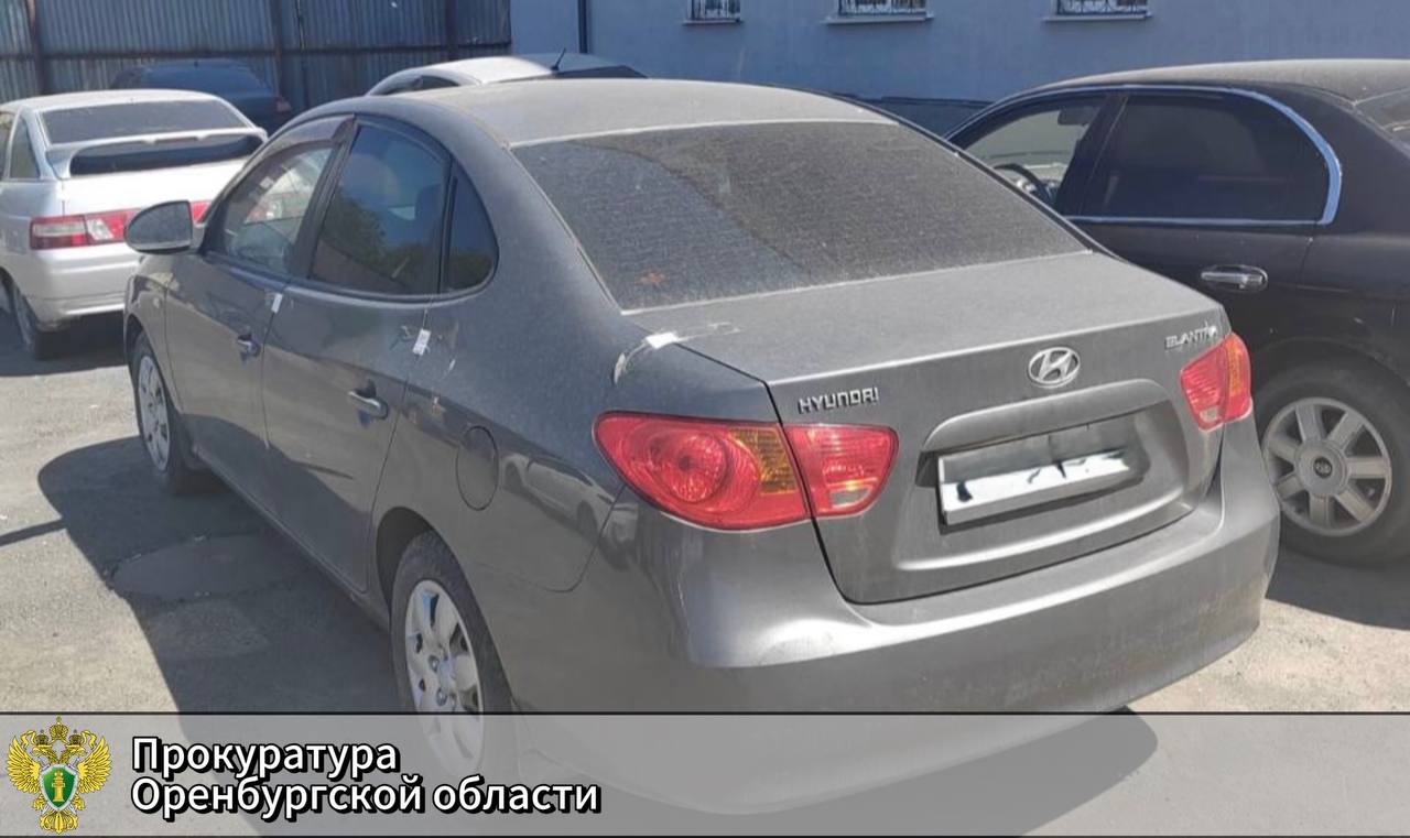 В Орске у пьяного водителя изъяли автомобиль Hyundai Elantra 46-летний местный житель в марте 2025 года ехал за рулем авто по Комарова, когда его остановили сотрудники ГАИ. От медосвидетельствования он отказался. Правоохранители установили, что ранее мужчина уже был судим за вождение в нетрезвом состоянии. Уголовное дело направили в суд для рассмотрения по существу. Его автомобиль Hyundai Elantra поместили на спецстоянку. На суде рассмотрят вопрос о его обращении в доход государства. Фото: прокуратура Оренбургской области.