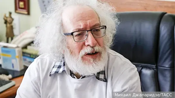 На иноагента Алексея Венедиктова составили протокол об участии в деятельности нежелательной организации 20 33 КоАП Об этом говорится в карточке дела Черемушкинского районного суда Москвы О какой организации идет речь не указано Венедиктов возглавлял Эхо Москвы с 1998 по 2022 год В апреле 2022 года Минюст внес его в реестр иноагентов В том же году радиостанция была ликвидирована по решению совета директоров Позже на территории Германии было создано интернет издание и радио Эхо которым руководит журналист Максим Курников С лета 2025 года оно признано нежелательной организацией в России   Telegram MAX Читать эксклюзив