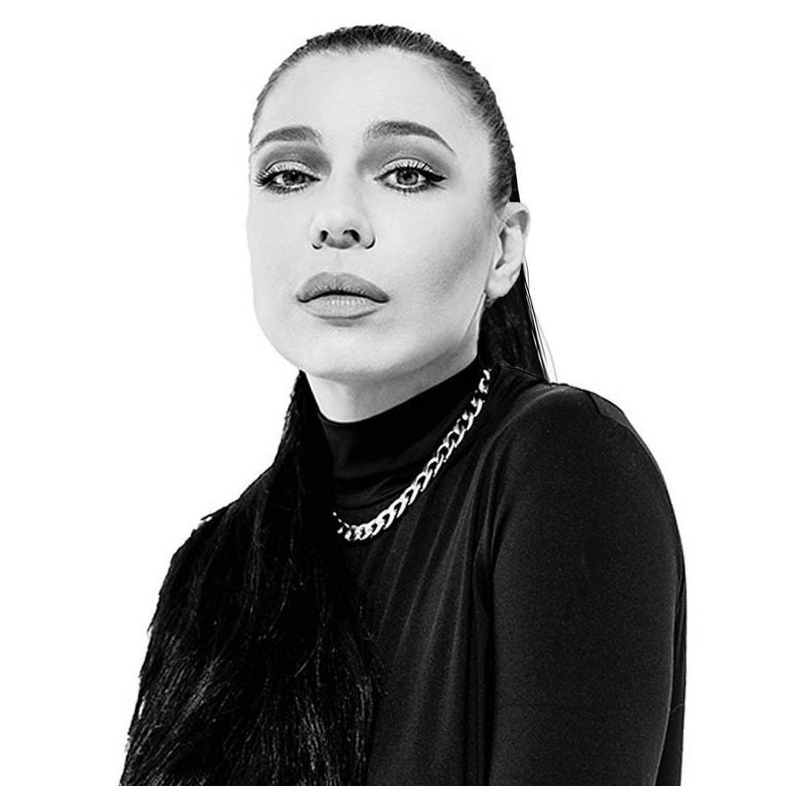 Певица Ёлка изменила текст песни Прованс перед Золотым граммофоном в Москве Исполнительница родом из Ужгорода отредактировала строчку завтра в 7 22 я буду в Борисполе сидеть в самолете на завтра в 7 22 я буду лететь к тебе сидеть в самолете сообщает The Insider vesti az