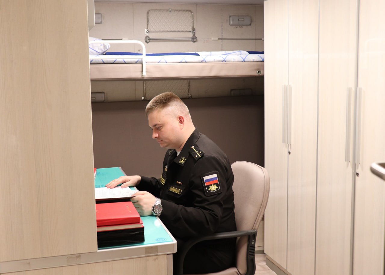 Построенный ОСК малый ракетный корабль «Ржев» принял на борт экипаж Малый ракетный корабль проекта 22800 «Ржев», построенный специалистами Амурского судостроительного завода ОСК, принял на борт свой первый экипаж. В настоящее время корабль готовится к проведению испытаний на сдаточной базе предприятия. Личный состав уже приступил к несению вахты и освоению всех систем корабля. Проект 22800 шифр «Каракурт» разработан конструкторским бюро ОСК «Алмаз». Основное назначение малых ракетных кораблей — выполнение боевых задач в ближней морской зоне, а также участие в операциях мирного времени. Подробнее — на сайте ОСК ОСК