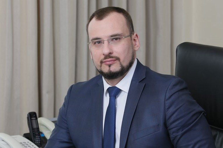 В Центральном районном суде города Новосибирска рассматривается уголовное дело о мошенничестве с муниципальной землей в отношении депутата Заксобрания региона и экс-директора компании «Новоторг-Сиб» Ивана Сидоренко. Начались прения сторон. Обвинение запросило для Ивана Сидоренко пять с половиной лет колонии общего режима и штраф в один миллион 300 тысяч рублей с лишением права на два года занимать должности в коммерческих структурах. Подробнее – на Бабре #новосибирск