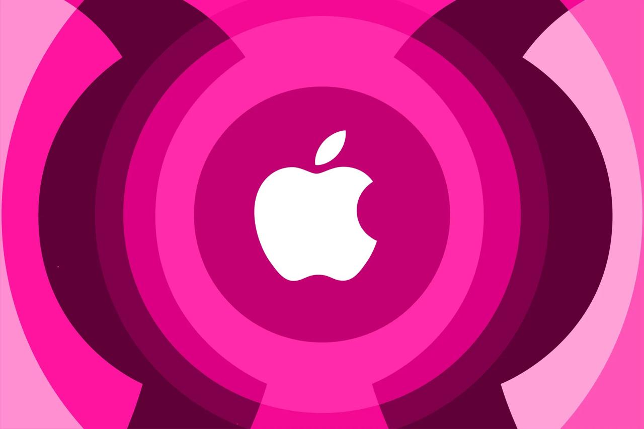Суд России оштрафовал Apple на 2,5 млн рублей за пропаганду ЛГБТ Apple Distribution International Ltd впервые получила штраф в России по обвинению в пропаганде ЛГБТ движение, признанное экстремистским и запрещённое в стране . Об этом сообщает «Интерфакс». Решение вынес Таганский суд Москвы, назначив штраф в размере 2,5 млн рублей. Заседание прошло в закрытом режиме. Дело касается административной статьи 6.21 КоАП, предусматривающей ответственность за «пропаганду нетрадиционных сексуальных отношений». Ожидается, что в ближайшие дни суд рассмотрит ещё несколько аналогичных протоколов в отношении Apple. Ранее компанию штрафовали только за неудаление запрещённой информации. UPD: Apple получила ещё штрафы Сумма трёх штрафов по ч. 3 ст. 6.21.2 КоАП выросла до 7,5 млн рублей. Ещё один штраф на 3 млн рублей Apple получила по ч. 2 ст. 13.41 КоАП за отказ удалить запрещённую в РФ информацию.