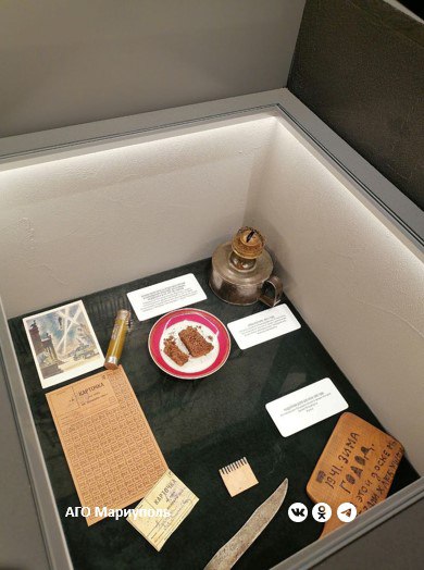 Пожилые мариупольцы посетили выставку Дорога жизни Для получателей социальных услуг ГБУСО ЦСОН Ильичевского района экскурсия в музей А А Жданова мариупольский филиал Государственного мемориального музея обороны и блокады Ленинграда стала настоящим окном в историю Мариупольцам представили фотографии документы и личные вещи ленинградцев которые пережили эвакуацию через Ладогу в 1941 году Также экскурсанты увидели карты ледовых разведок отчеты о боевой деятельности дорожно эксплуатационных батальонов диаграммы и схемы из фондов музея Посещение экспозиции подарило пожилым мариупольцам массу незабываемых впечатлений Мы выразили огромную благодарность экскурсоводу за его увлекательный рассказ который на время перенес нас в героическое прошлое города побратима Также хотим поблагодарить всех сотрудников музея за организацию такой интересной экскурсии поделилась директор Центра Елена Шаповалова