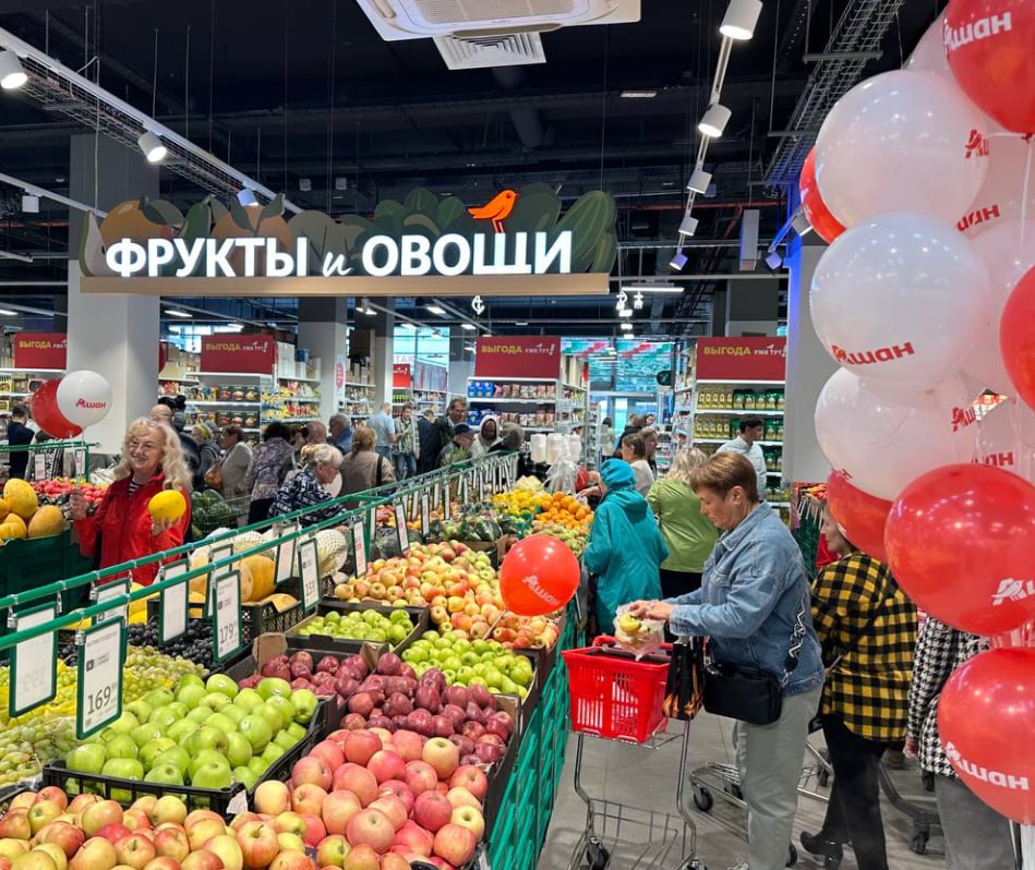 В Москве открылся новый супермаркет Ашан После долгого перерыва в столице заработал новый супермаркет Ашан в ТЦ РТС Яхромская на Дмитровском шоссе Торговая площадь превышает 1000 кв м ассортимент включает более 9000 товаров с упором на продукты собственных марок сети Магазин предлагает товары для всех ценовых категорий и стал первым новым объектом сети в Москве за последнее время ofd ru