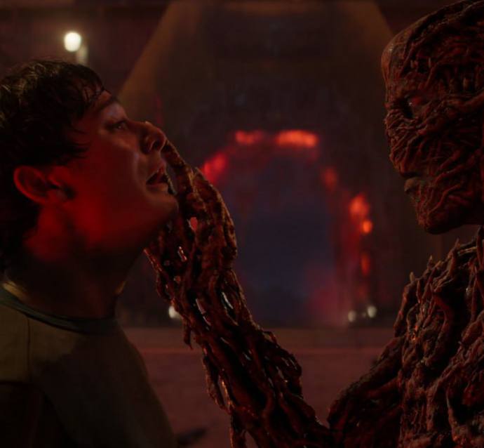 Более 280 тыс человек подписали петицию требуя опубликовать вырезанные сцены из второй части финального сезона Очень странных дел Как считают фанаты часть материалов из серий была удалена из за чего релиз выглядит неполным Одним из оснований петиции стал анонимный документ с описанием сюжетных линий и арок персонажей якобы измененных во время съемок ВПШ