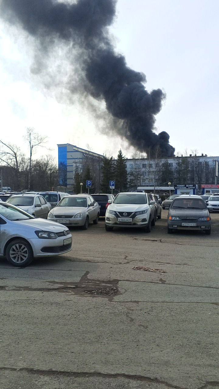 Завод пластиковых труб горит в Чувашии  В Чебоксарах загорелось здание склада на заводе по изготовлению пластиковых труб. Огонь распространился на территорию в 250 квадратных метров. По предварительным данным, пострадавших нет.