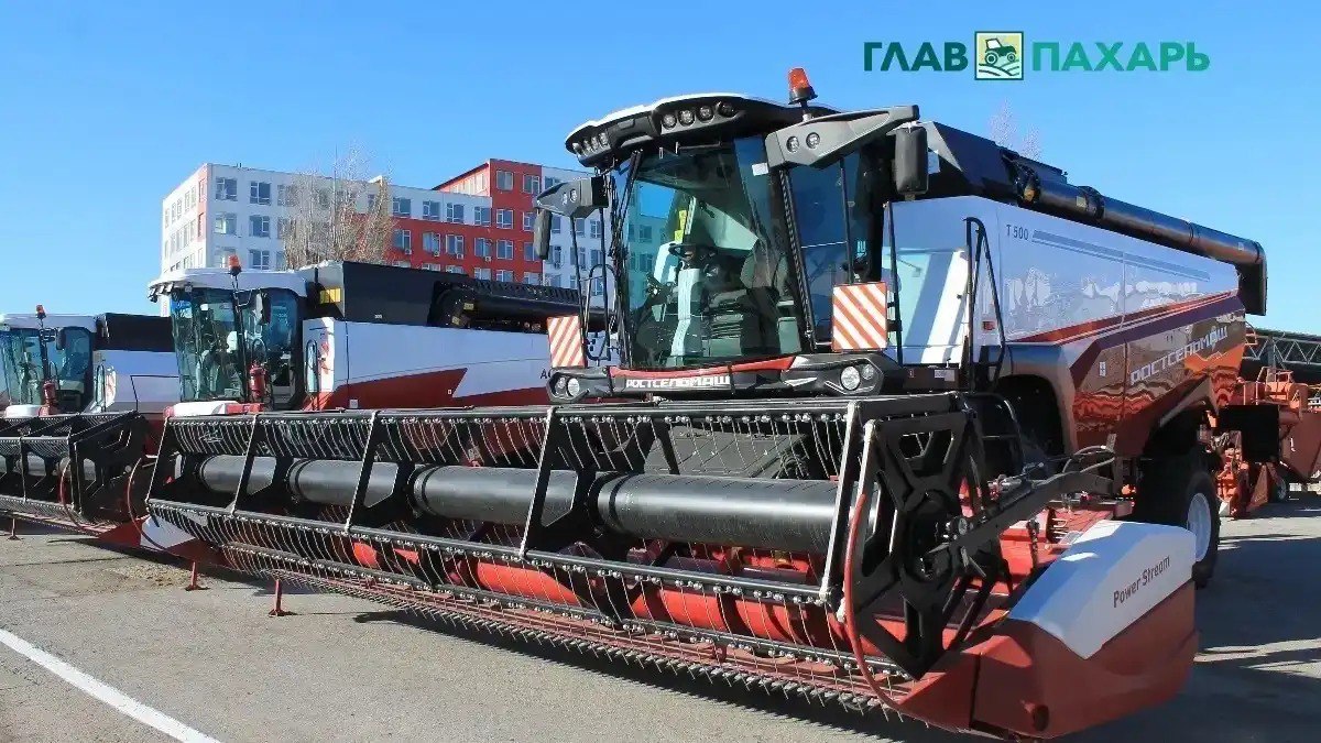 Продажи сельхозтехники в России за три квартала 2025 года снизились Отгрузка сельскохозяйственной техники на внутренний рынок России в январе сентябре 2025 г составила 114 3 млрд руб Это на 26 5 меньше по сравнению с аналогичным периодом прошлого года Об основных причинах сокращения рассказываем