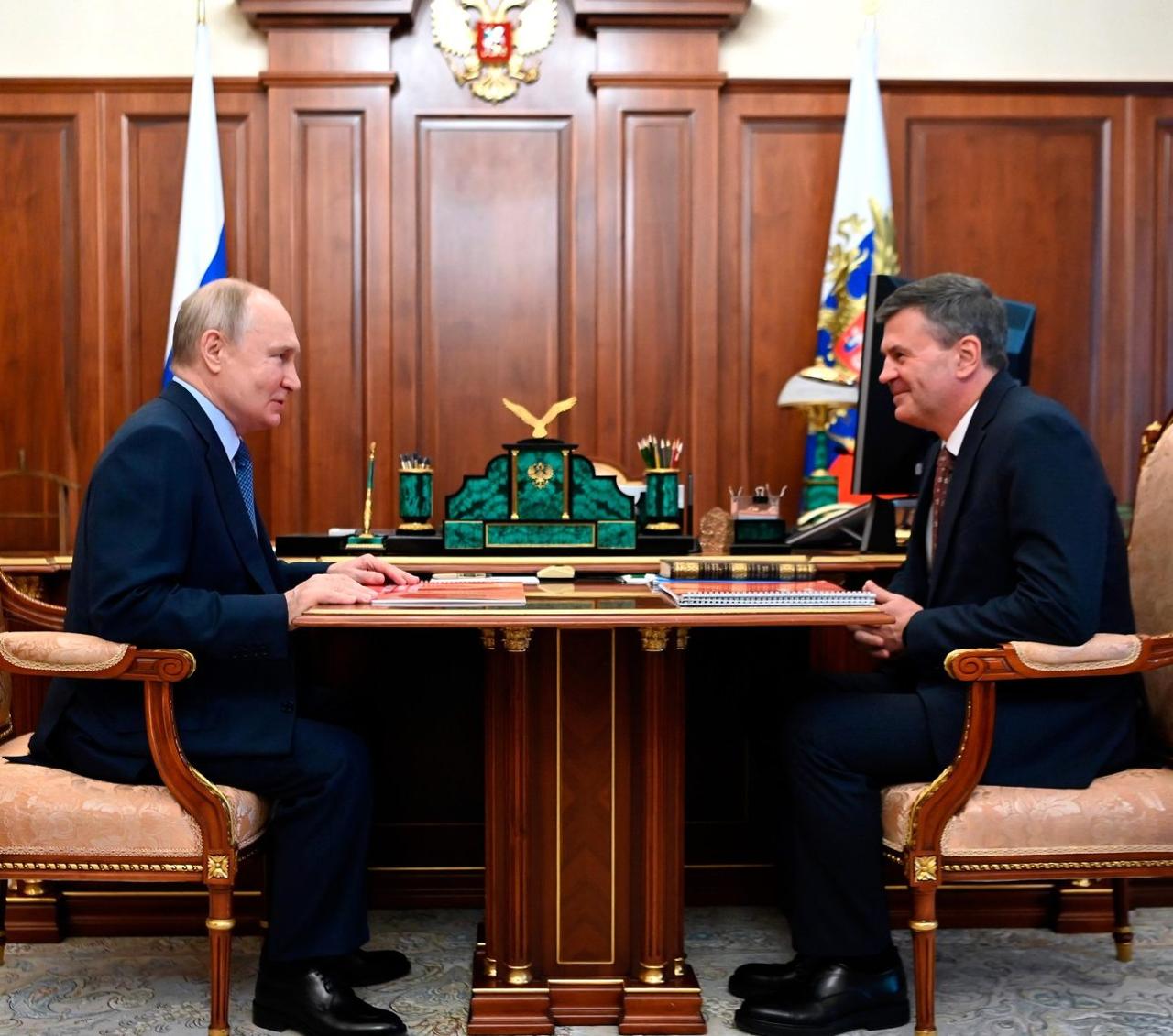 Президент Владимир Путин наградил Алексея Комиссарова орденом Александра Невского Ректор Президентской академии Алексей Комиссаров удостоен высокой награды за заслуги в разработке государственной социально-экономической политики и многолетнюю плодотворную научную деятельность Соответствующий указ размещен на сайте официального опубликования правовых актов #Новости_Академии #Президентскаяакадемия