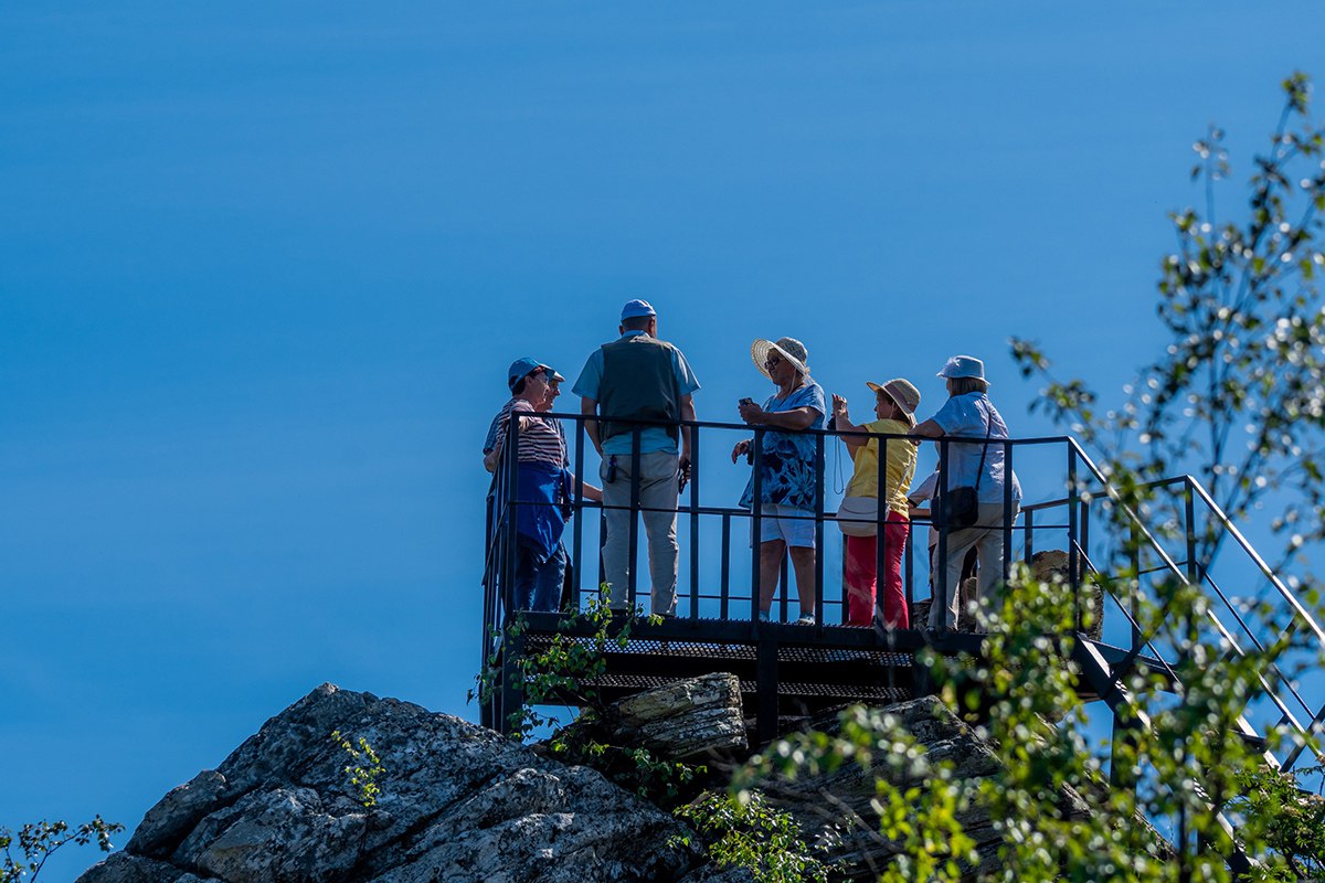 В Челябинской области дорога к Черной скале вновь открыта для туристов   gubernia74 ru articles society 1136709 В национальном парке Таганай завершено строительство дороги к одной из самых популярных достопримечательностей Черной скале Теперь туристы снова могут быстро и безопасно добраться до одной из главных достопримечательностей нацпарка   t me chgub