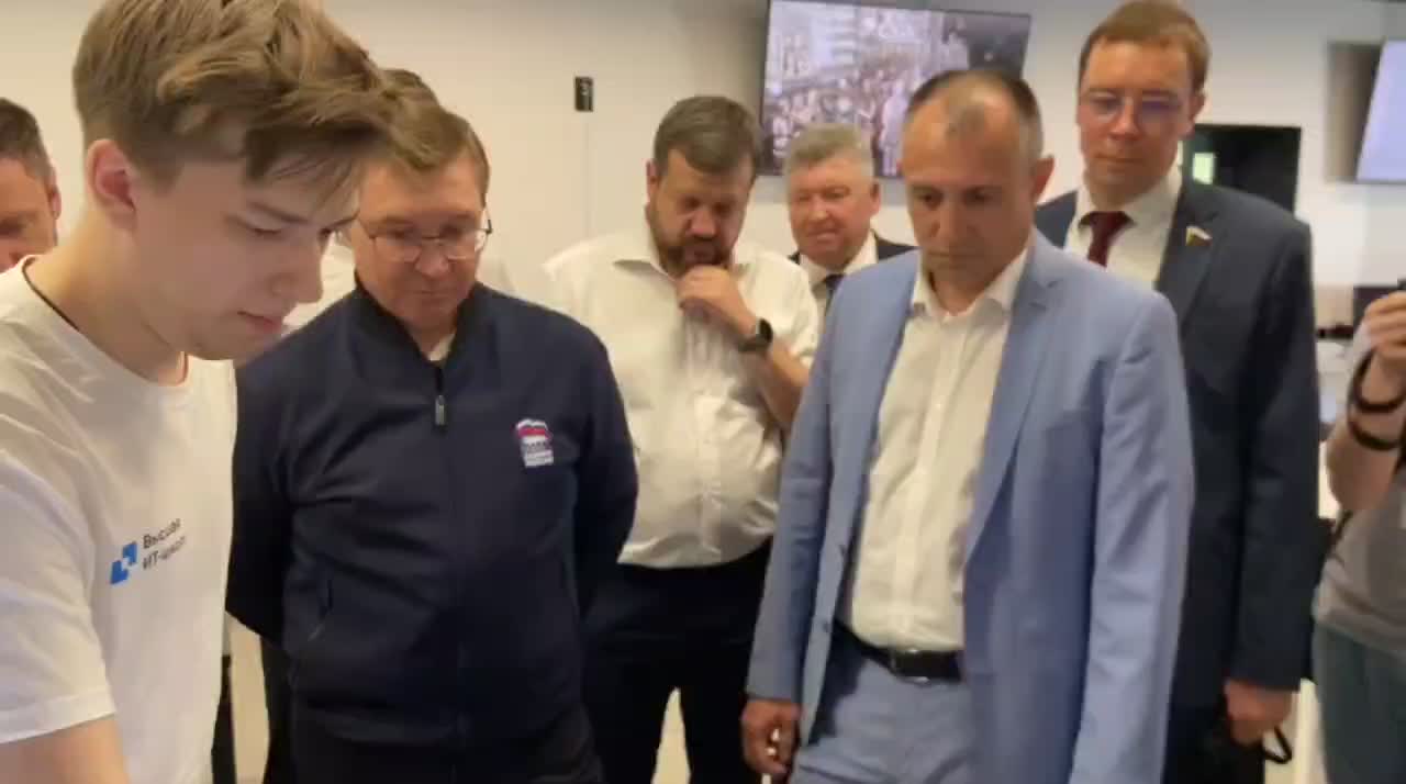 Владимир Якушев высоко оценил новый корпус высшей IT-школы в Костроме