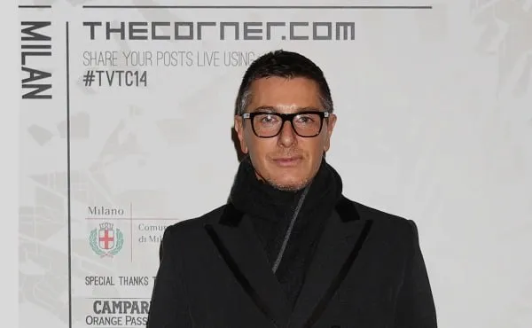 Председатель совета директоров Dolce Gabbana Стефано Габбано подал в отставку и рассматривает возможность продажи своей доли в компании сообщает Bloomberg со ссылкой на документы компании Фото Vincenzo Lombardo Getty Images  Канал РБК в MAX  Приложение РБК для iOS и Android