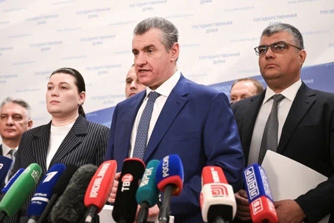 ЛДПР предложила ввести уголовную ответственность для чёрных вдов СВО Фракция ЛДПР во главе с председателем партии Леонидом Слуцким внесла в Госдуму инициативу о введении отдельной статьи в УК РФ за фиктивные браки заключаемые ради получения выплат и льгот для семей участников СВО Считаю правильным ужесточить ответственность за подобные махинации это вопрос справедливости и уважения к памяти наших защитников Мы уверены что эта мера направлена на пресечение мошеннических схем число которых возросло после начала спецоперации Законопроект 20 августа 2025 года направлен на отзыв Правительства и Верховного Суда РФ Каплан Панеш