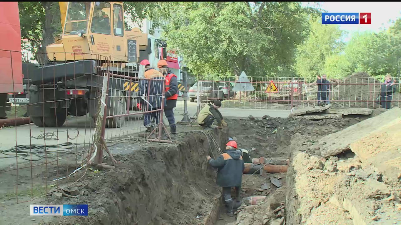 В Омске активно готовятся к отопительному сезону  Активно ведутся ремонтные работы на теплосетях, котельных и тепловых пунктах в рамках подготовки к отопительному сезону.     Особое внимание уделяется самым проблемным участкам, в частности в Чкаловском поселке и городке Нефтяников. На сегодняшний день выполнено уже 62% необходимых мероприятий.   Рабочие бригады работают круглосуточно, чтобы как можно скорее вернуть горячую воду в дома жителей города.  Подписаться Написать в редакцию