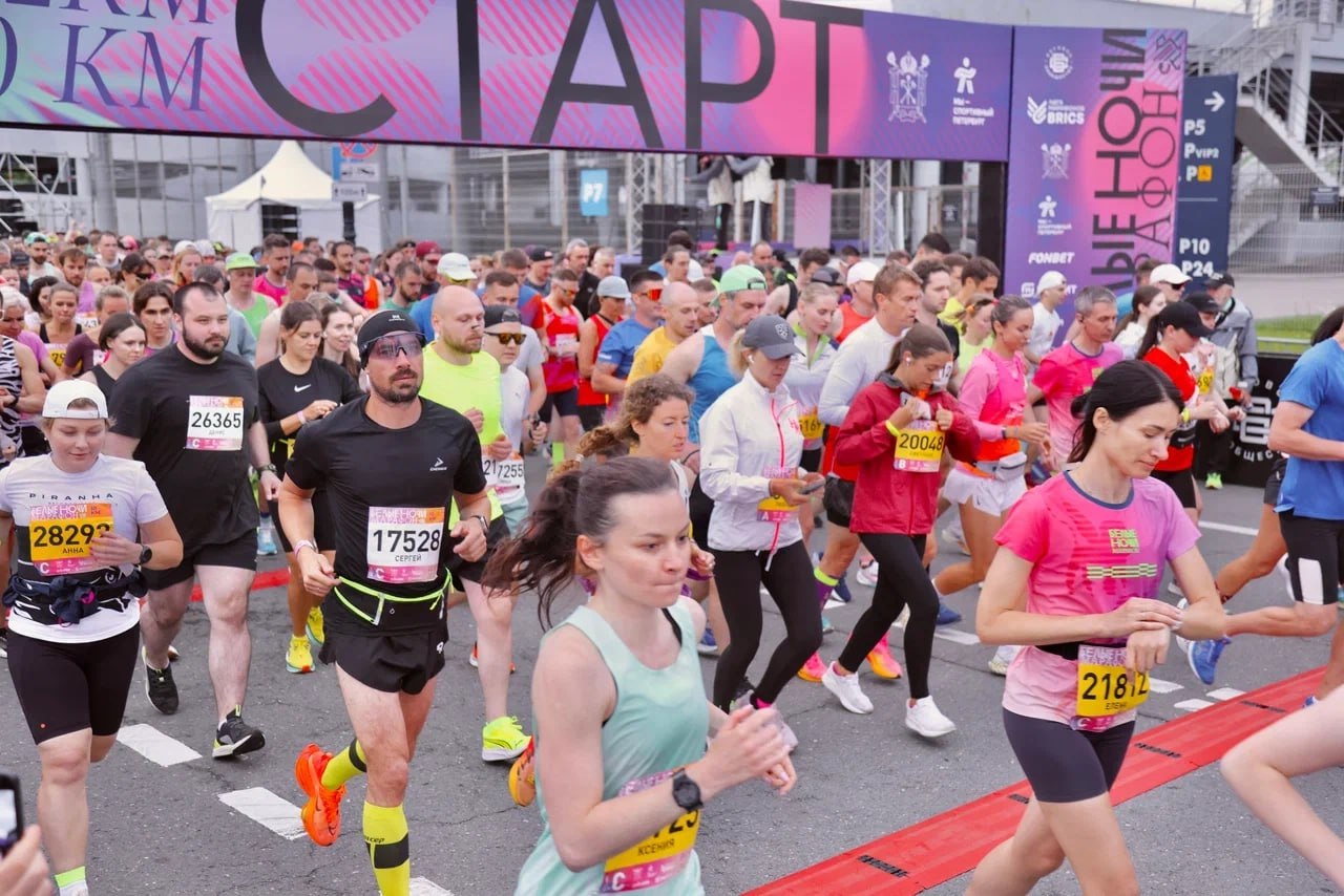 Физкультурой и спортом постоянно занимаются 3 3 млн жителей Петербурга Это больше чем например в 2021 году Тогда показатель составлял 2 3 млн человек Фото Павел Гофман Город Подпишись на Город Telegram MAX ВК