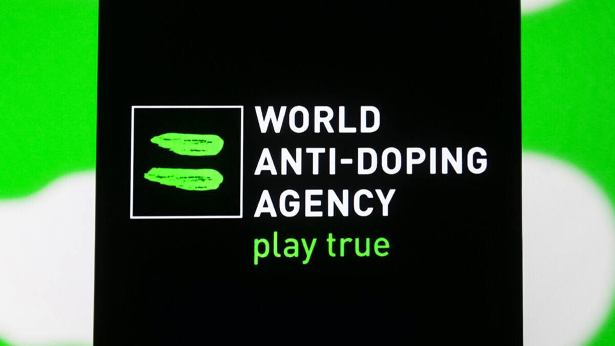 WADA утвердило два варианта бюджета на 2025 год – с учетом взноса России и без него  Заседание совета учредителей состоялось в Эр‑Рияде.  «Первая версия бюджета представляет собой полный бюджет и включает взнос правительства РФ на 2025 год. Учитывая, что WADA не получило российский взнос в 2023 году, вторая версия исключает его. Первая версия бюджета составляет 57,5 млн из всех источников финансирования, в то время как сумма без учета российского взноса составит 54,7 млн»  Ранее WADA сообщало, что взнос России за 2023 год в размере 1 миллиона 267 тысяч долларов был задержан «из‑за жестких международных банковских санкций», ограничивающих перевод средств.       SOPA Images/LightRocket/Getty Images