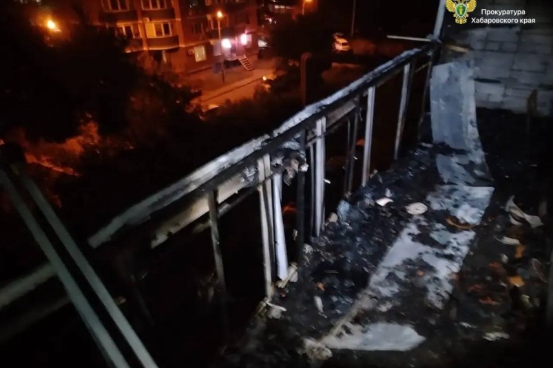 На 17 млн рублей покурил житель Хабаровска Мужчина оставил на балконе тлеющие сигареты от которых впоследствии возник пожар повредивший пять квратир Читать подробнее на сайте