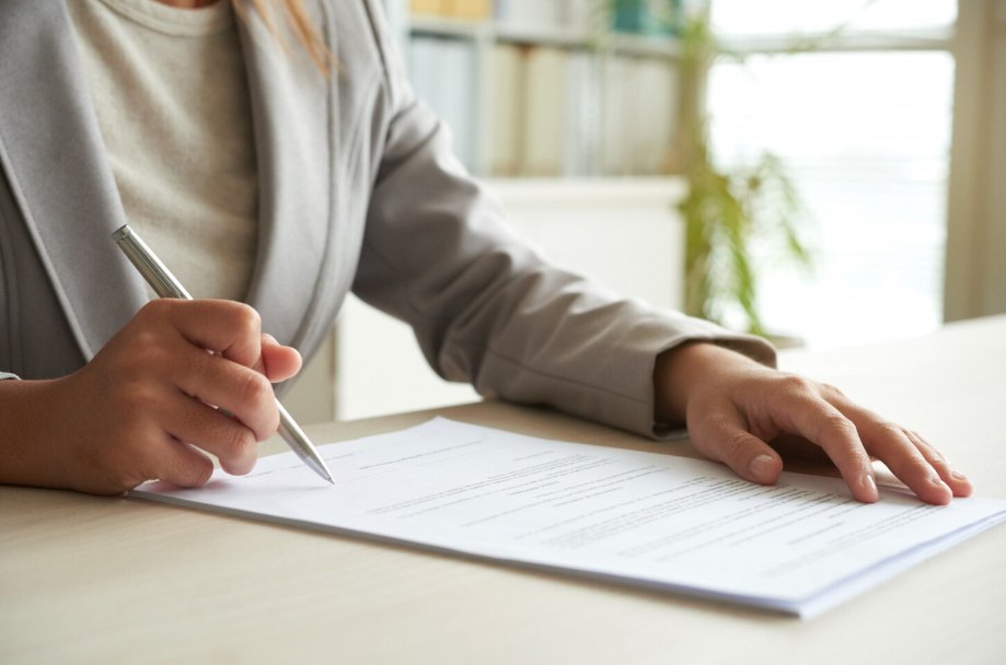 Известия за подделку справок о ряде болезней могут ввести уголовное наказание Соответствующий законопроект разработали депутаты Госдумы Олег Морозов и Ирина Яровая и документ уже одобрило правительство Отвечаем зачем нужно это нововведение clck ru 3QrzDw