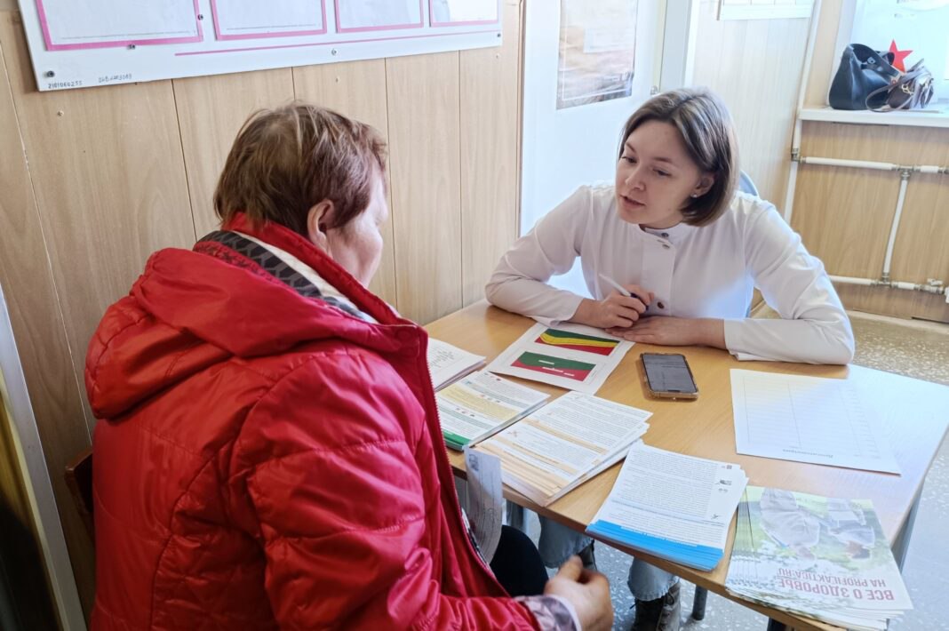 Руководитель Свердловской области Денис Паслер принял решение направить из бюджета Свердловской области 235 млн рублей на подготовку 195 врачей по программам специалитета и 67 по программам ординатуры для больниц региона По целевому набору планируется обучить 130 врачей по специальности «Лечебное дело», 45 педиатров и 10 медиков по специальности «Медико-профилактическое дело», столько же по профилю «Стоматология». Подробнее читайте на сайте «Областной газеты». департамент информационной политики Свердловской области Подписаться на «ОГ» Прислать новость Поддержать канал